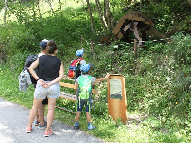 Themenweg Sauriertrail Fieschertal - Feuerstelle Brüchergand - Fieschertal
