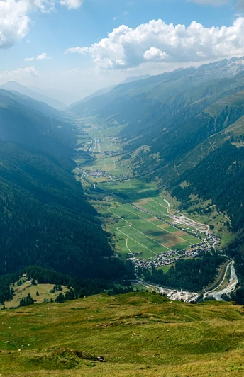 Weitreichender Talblick aus Goms vom Kreuz aus