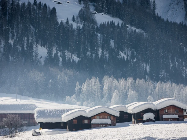 Verschneites Bergdorf Geschinen