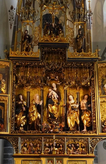 Gotischer Hochaltar der Pfarrkirche Mariä Himmelfahrt