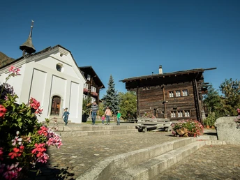 Dorfplatz im Bergdorf Münster