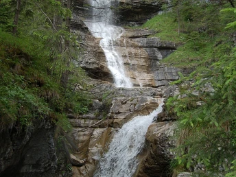 Wasserfall am Häselgehrgraben