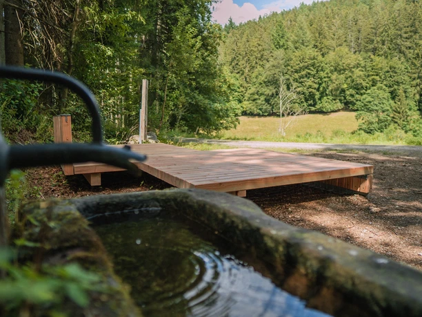 Genussplatz am Simonsbrunnen in Klosterreichenbach