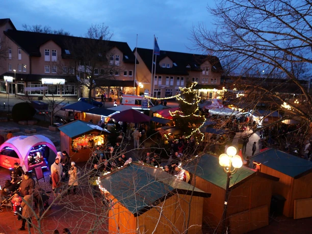Lohfelden 2023 12 08 10 Weihnachtsmarkt c Katharina Schaub kl