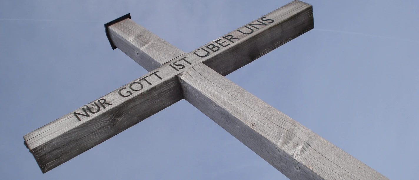 Nur Gott ist über uns