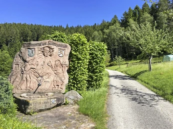 Bergbaudenkmal mit Brunnen
