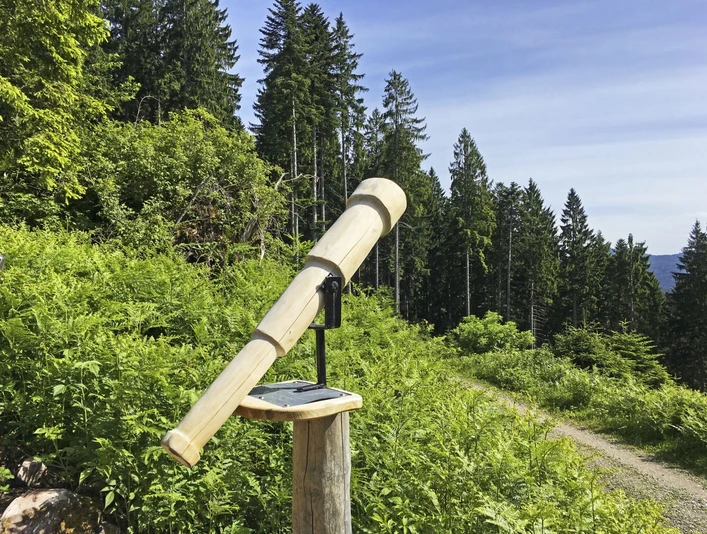 Fernrohr am Aussichtspunkt Genießerpfad Hamersbach
