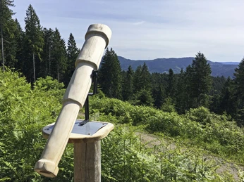 Fernrohr am Aussichtspunkt Genießerpfad Hamersbach