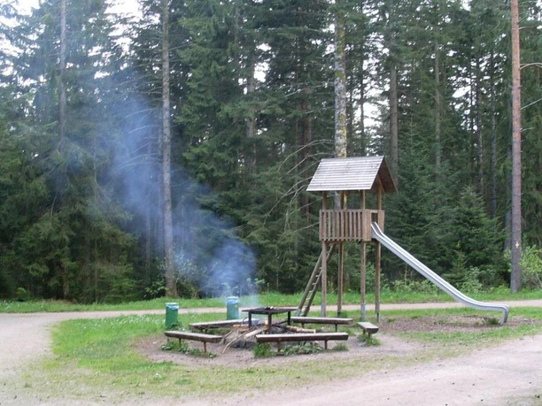 Der Spielplatz Hüttenteich mit Grillstelle
