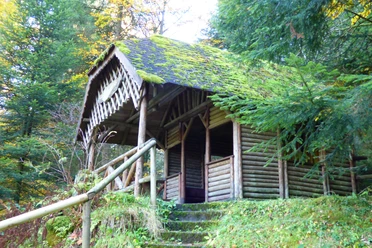 Die Schöneck-Hütte am Teuchelweg