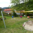 Tolle Sandburgen kann man auf dem Spielplatz in Huzenbach bauen.