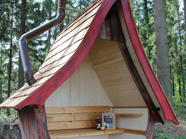 Kleines Hexenhäuschen auf dem Lautenbacher Hexensteig
