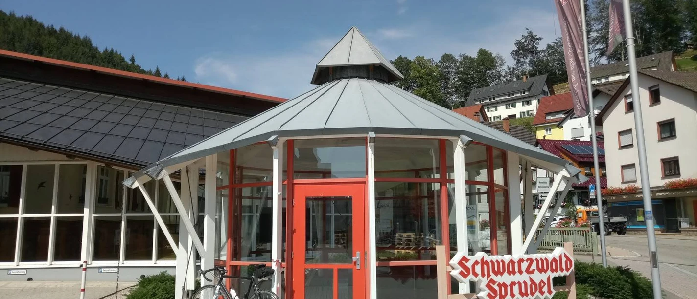 Mineralwasser Brunnen der Firma Schwarzwald Sprudel