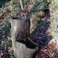 Brunnen mit stehender Astgabel