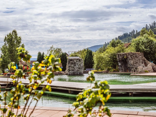 Sprungfels und Kletterfels im Naturbad Mitteltal