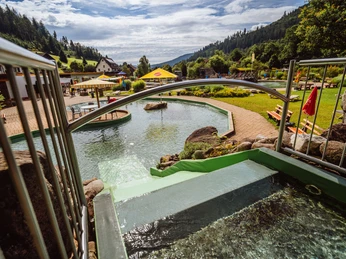 Rutsche im Kinderbecken