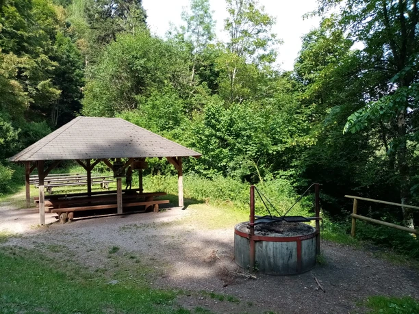 Holzpavillon an der Grillstelle Sankenbachsee