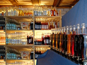 Schnaps und Liköre vom Hofladen