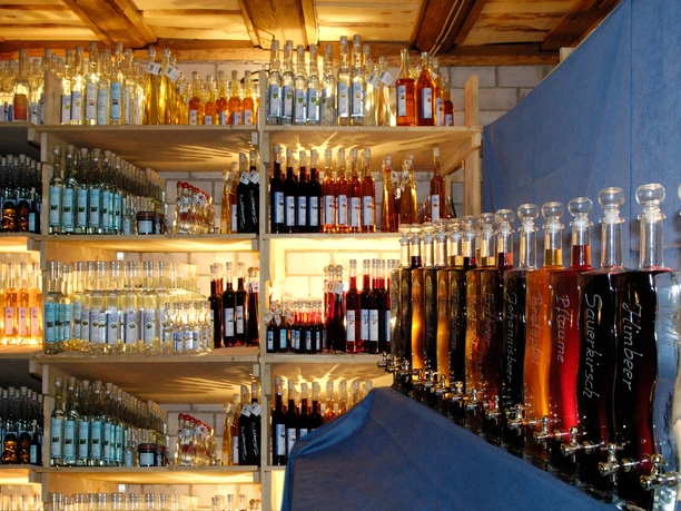 Schnaps und Liköre vom Hofladen