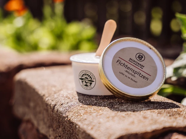 Fichtenspitzeneis vom Seidtenhof