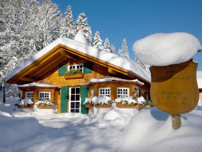 Wanderhütte Sattelei im Winter