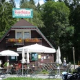 Rasthütte Seibelseckle mit Außenterrasse und Sonnenschirmen