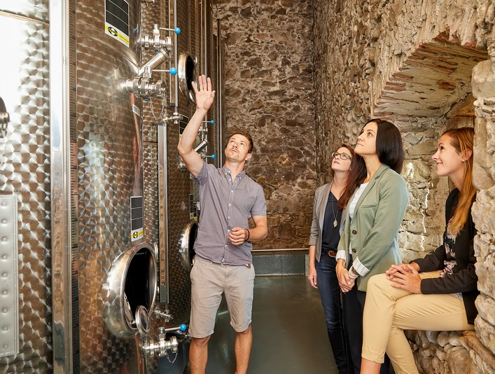 Aesch_Klosterhof_Weindegustation_Trotte_Führung_1_Brechbühl