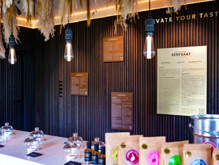 Innenansicht_Varuna Mitra.jpg