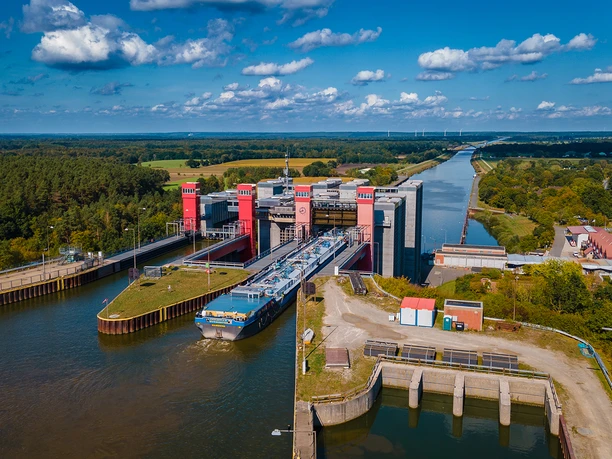 Titelbild_Schiffshebewerk-Scharnebeck-Gruenefluegel-Luftaufnahmen-101-Kopie_2.jpg Schiffshebewerk Scharnebeck