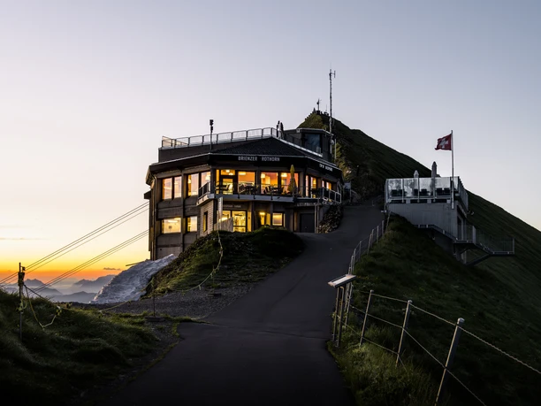 Sommer_Brienzer Rothorn_Gipfel-Restaurant_Bergstation_Sörenberg_Yannick Lindenmann (1).jpg