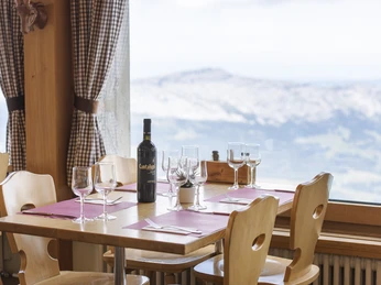 Gipfel-Restaurant_Rothorn_innen (20).jpg