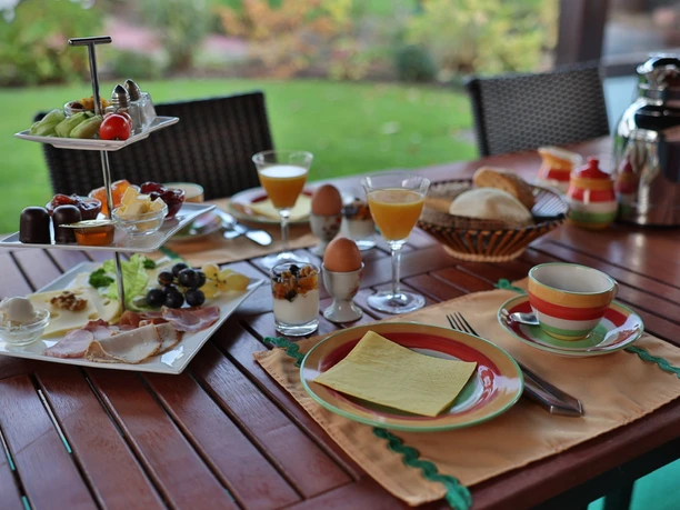 Petras Bed & Breakfast Frühstücksraum