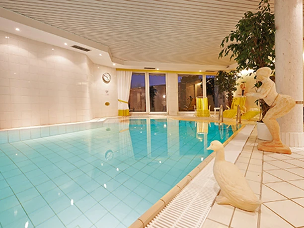 kastanienhof-schwimmbad