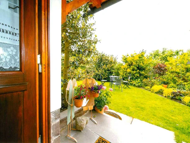 Ferienwohnung Am Königshof, Blick in den Garten