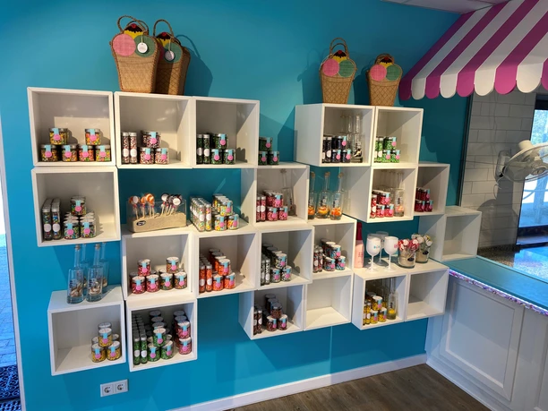 Laden 2 (c) Sylter Bonscherei by Melanie Jacobsen.jpg