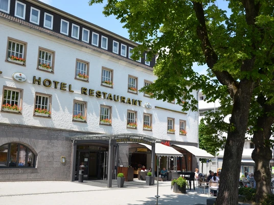 Außenansicht Eingang Hotel Restaurant Ratskeller Salzgitter-Bad am Marktplatz