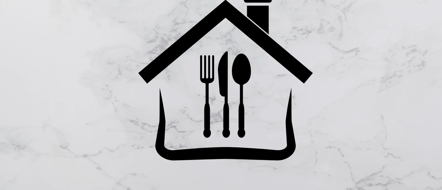 Design ohne Titel.png Schwarz-weißes Logo eines Hauses mit Gabel und Löffel darauf, auf marmoriertem Hintergrund.