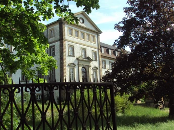 Park vor Schloss Ringelheim in Salzgitter