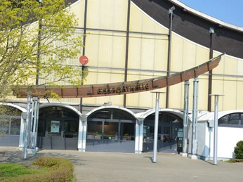 Eingangsbereich Eissporthalle am Salzgittersee