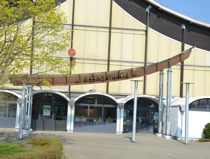 Eingangsbereich Eissporthalle am Salzgittersee