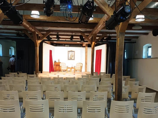 Innenansicht Pferdestall als Veranstaltungsgebäude auf dem Gelände der Wasserburg Gebhardshagen