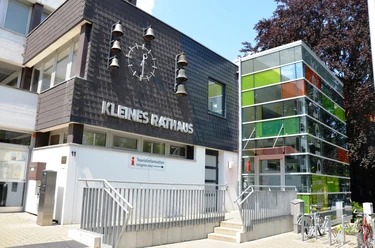 Außenansicht Kleines Rathaus Salzgitter-Bad mit Glockenspiel