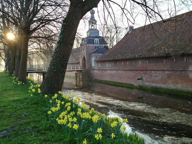 Schloß Lütetsburg im Frühling