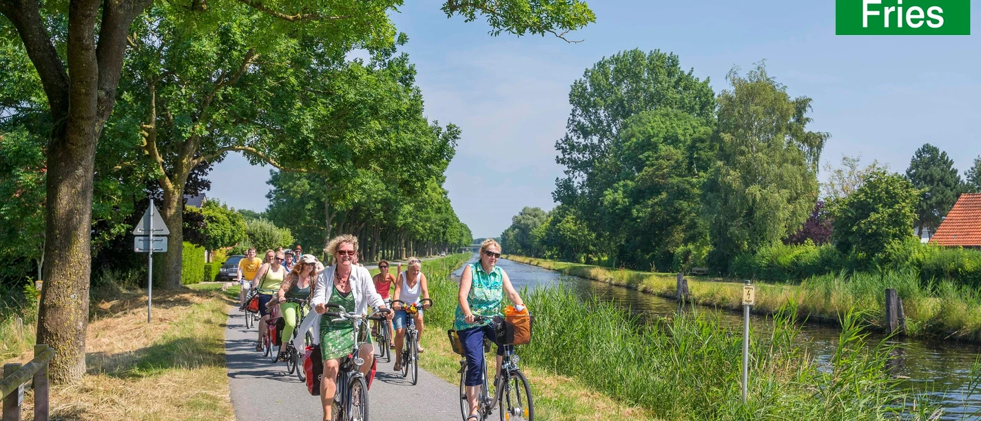 Radfahrer am Ems-Jade-Kanal