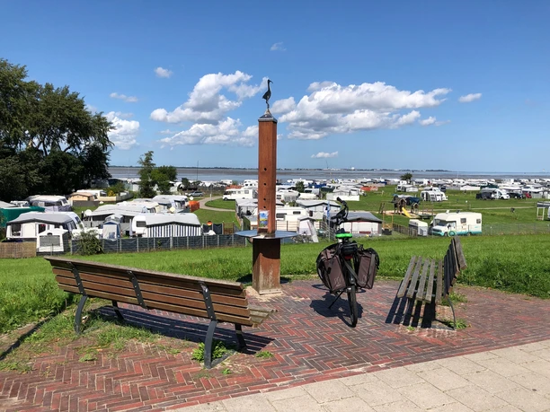 Unsere erste Station in Dangast mit Blick auf den Jadebusen bis zum Arngaster Leuchtturm