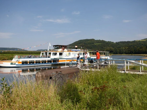 Auch die Weserschiffe nehmen Radler mit auf Rund- und Linienfahrten