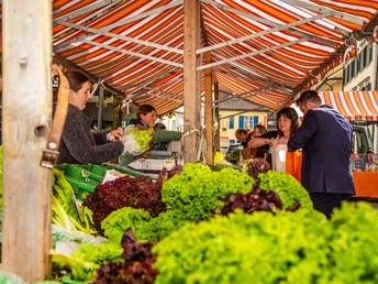 Stanser Wuche-Märcht, auf dem Dorfplatz