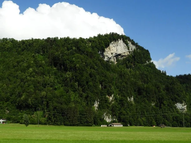 Mueterschwandenberg, Drachenflue mit "Drachenloch"