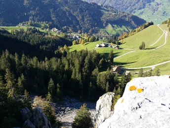 Bleikigrat mit Blick auf das Klosterdorf Maria-Rickenbach