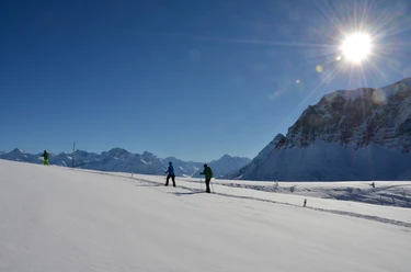 Schneeschuhlaufen auf Niederbauen, hoch über Emmetten